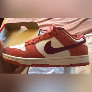 Nike Women Dunk Low VDay 7.5